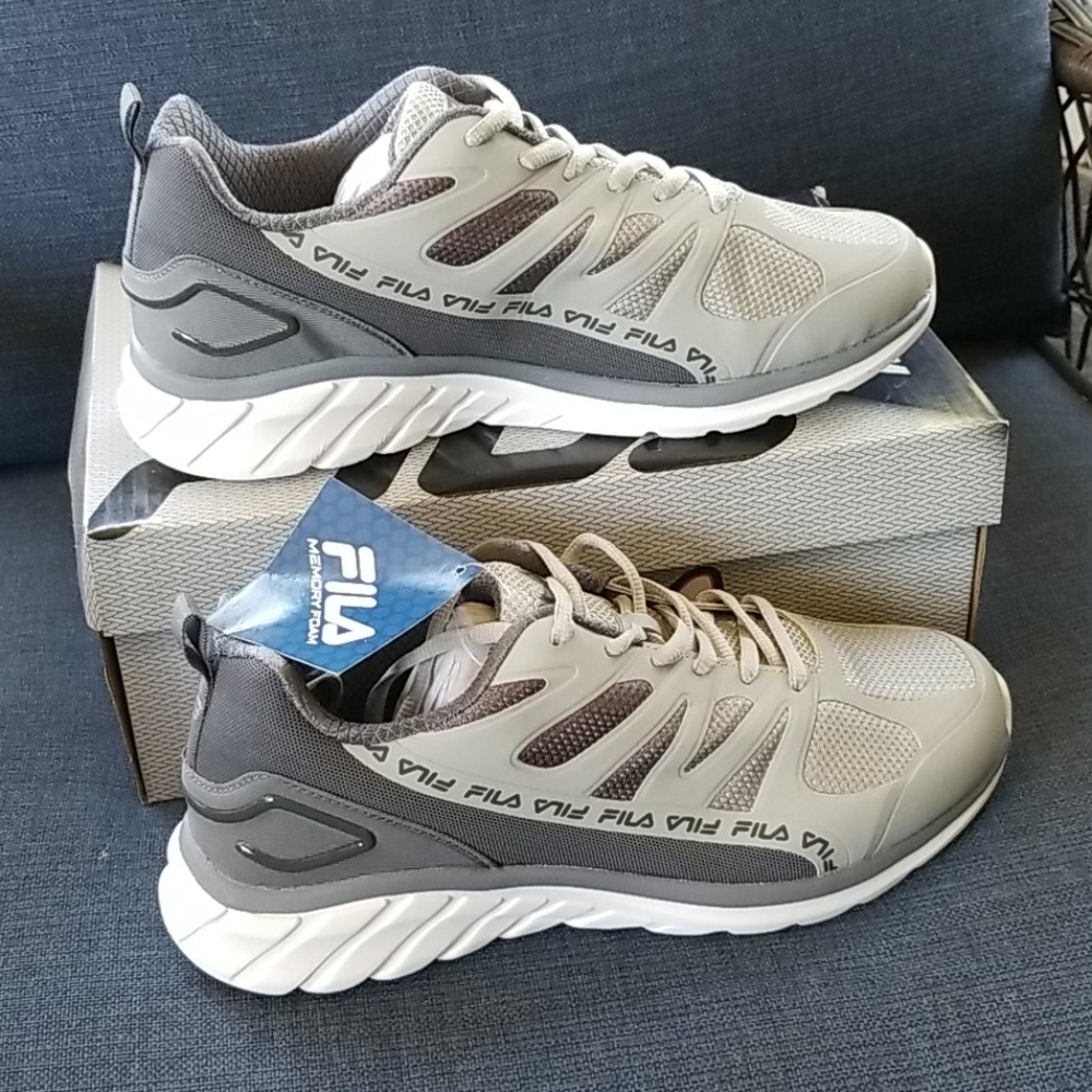 Fila shoes Men's Memory Galaxia 2 Running- white-gray